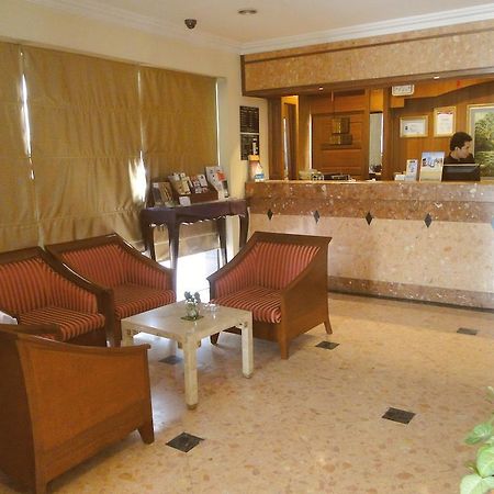 Holiday Villa Hotel City Centre Phnom Penh Esterno foto