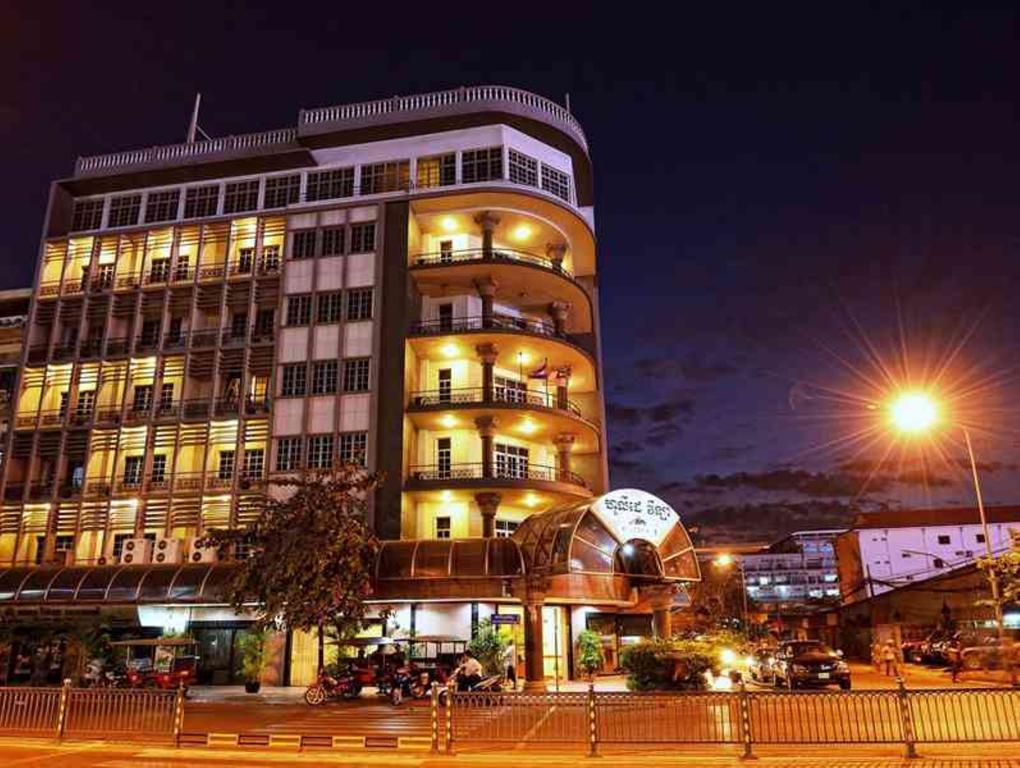 Holiday Villa Hotel City Centre Phnom Penh Esterno foto