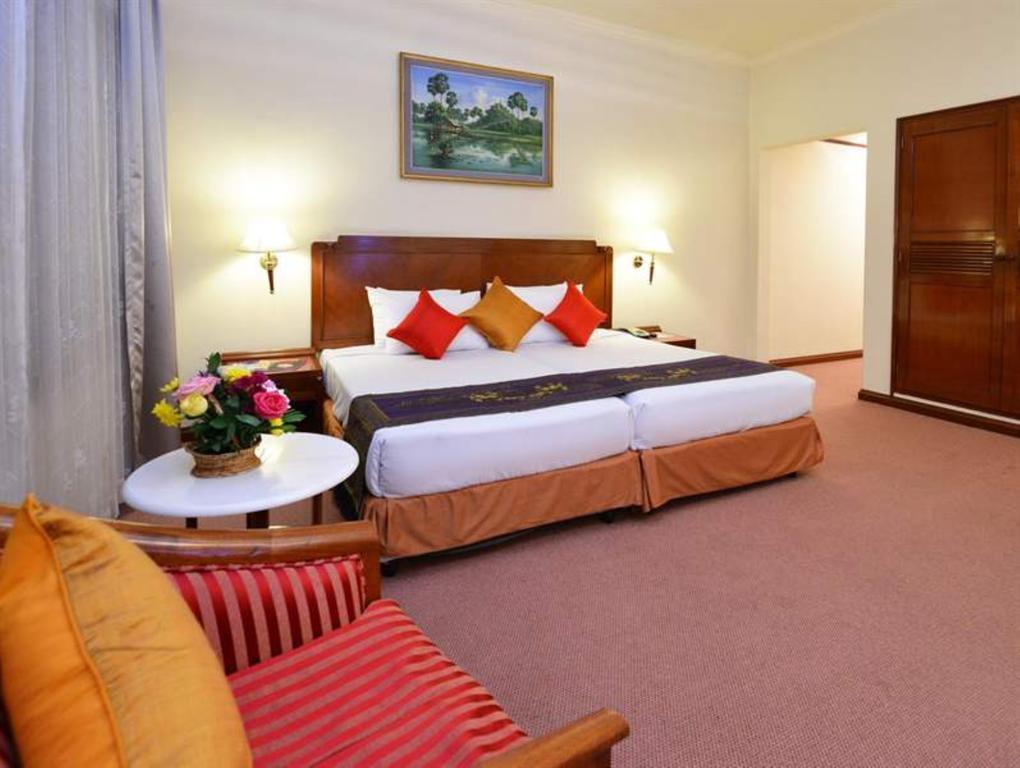 Holiday Villa Hotel City Centre Phnom Penh Esterno foto
