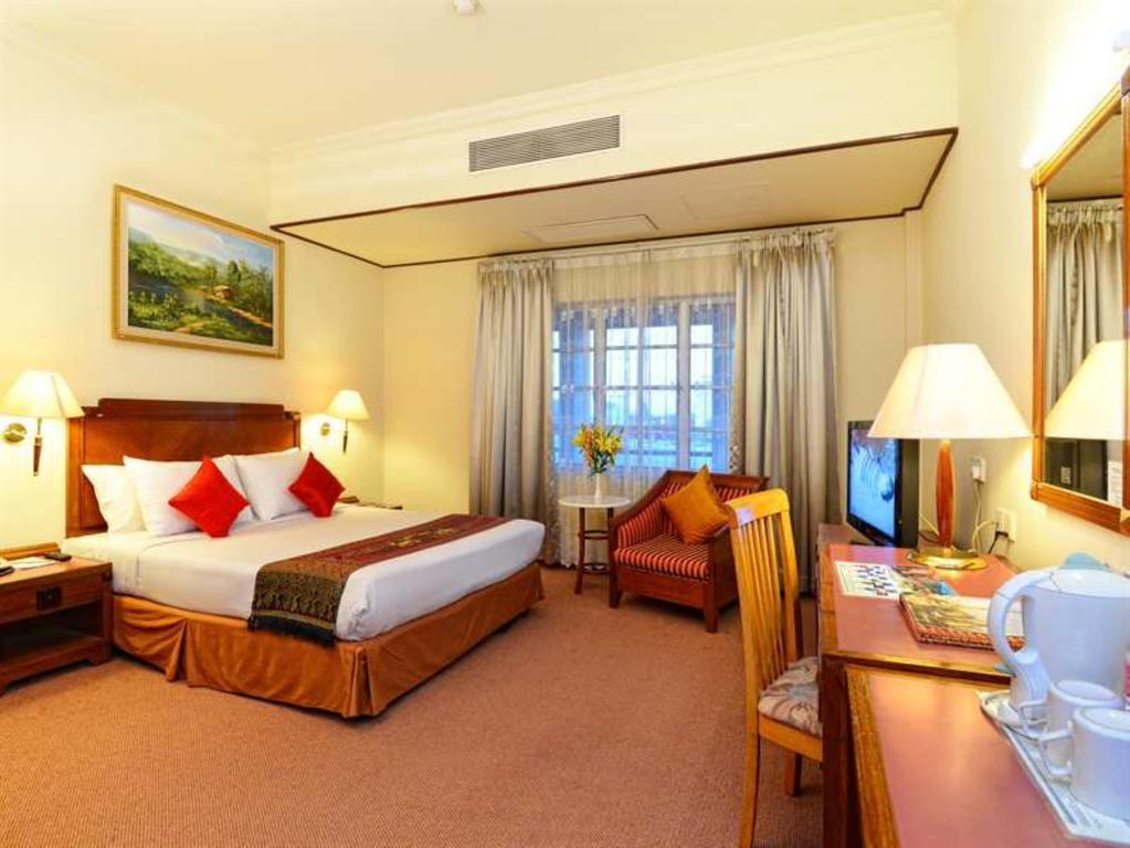 Holiday Villa Hotel City Centre Phnom Penh Esterno foto