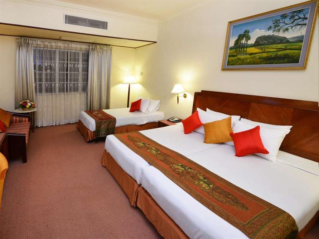 Holiday Villa Hotel City Centre Phnom Penh Esterno foto
