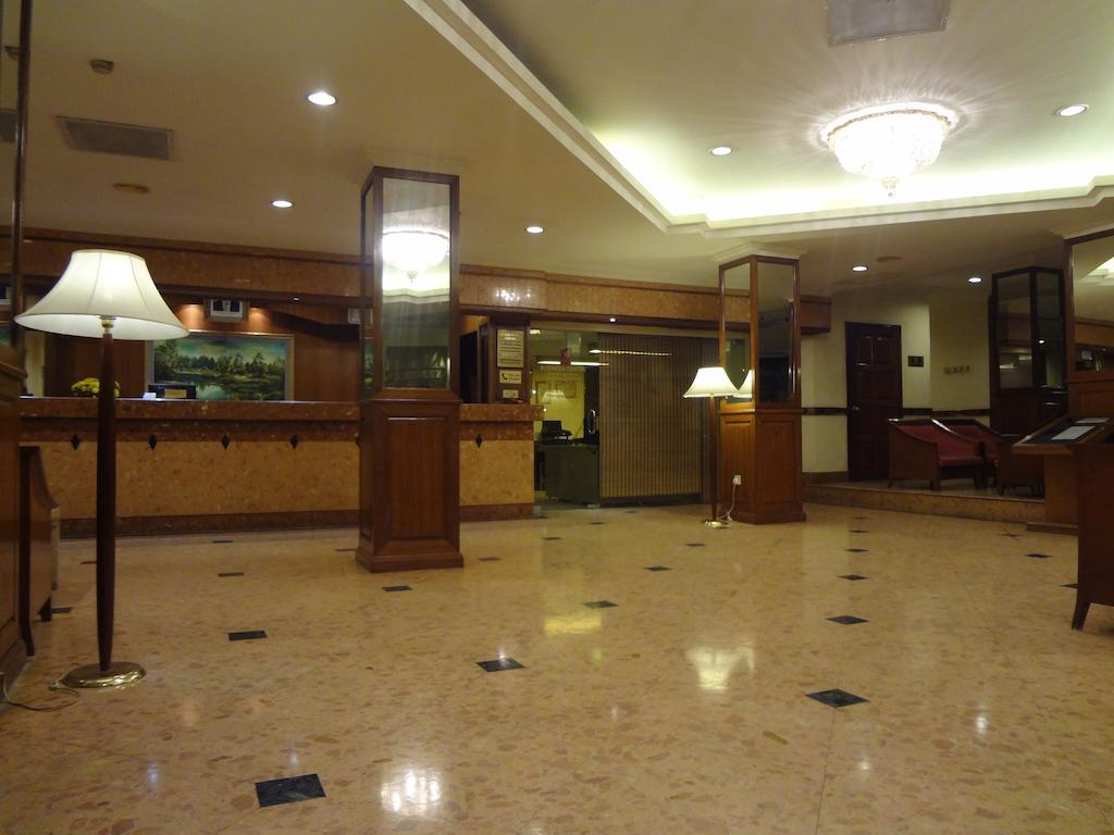 Holiday Villa Hotel City Centre Phnom Penh Esterno foto
