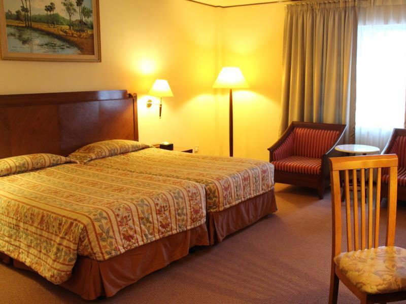 Holiday Villa Hotel City Centre Phnom Penh Esterno foto