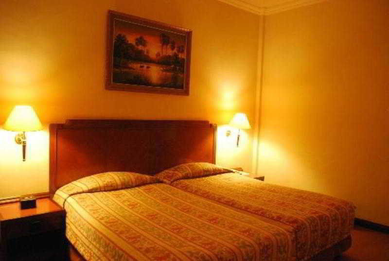 Holiday Villa Hotel City Centre Phnom Penh Esterno foto