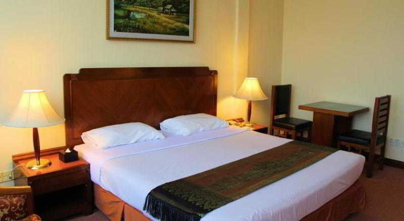 Holiday Villa Hotel City Centre Phnom Penh Esterno foto
