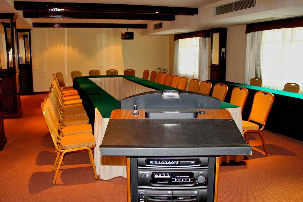 Holiday Villa Hotel City Centre Phnom Penh Esterno foto