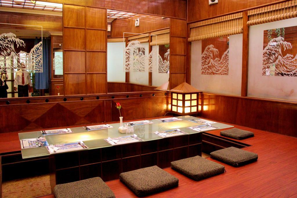 Holiday Villa Hotel City Centre Phnom Penh Esterno foto