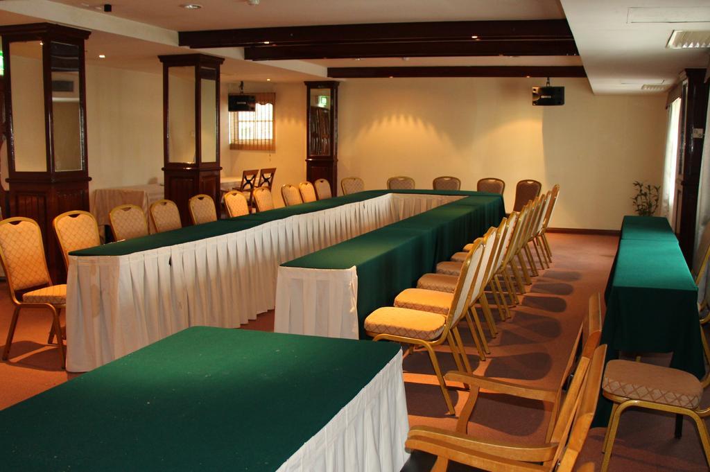 Holiday Villa Hotel City Centre Phnom Penh Esterno foto