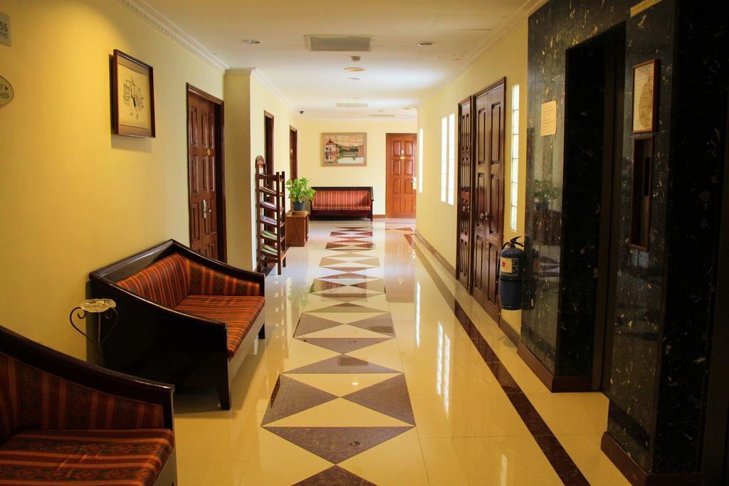 Holiday Villa Hotel City Centre Phnom Penh Esterno foto