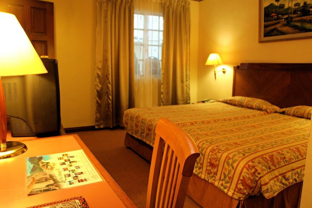 Holiday Villa Hotel City Centre Phnom Penh Esterno foto